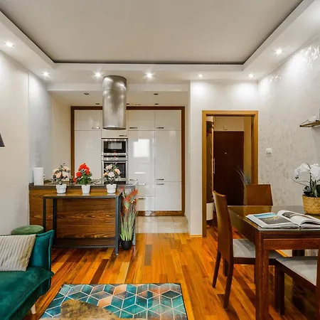 Lumina With Balcony Platinum Tower Daire