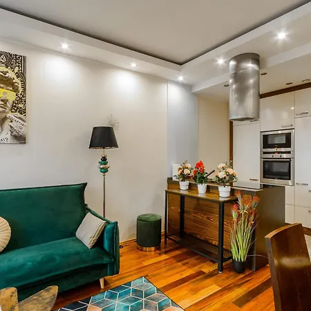 Lumina With Balcony Platinum Tower