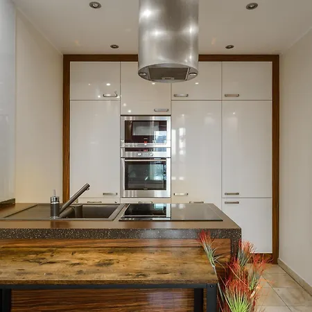 Lumina With Balcony Platinum Tower *