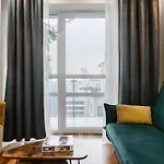 アパート Lumina With Balcony Platinum Tower ワルシャワ